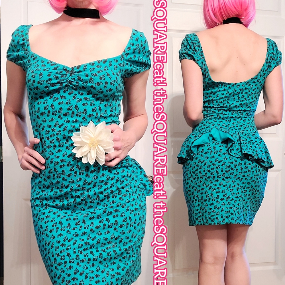 Betsey Johnson 🦋vtg floral bodycon ruffle butt short sleeves pin-up retro dress